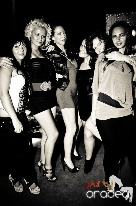 Petrecere în Club Life, 