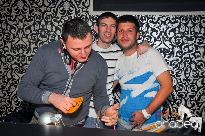 Petrecere în Club Life, 