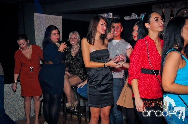 Petrecere în Club Life, 