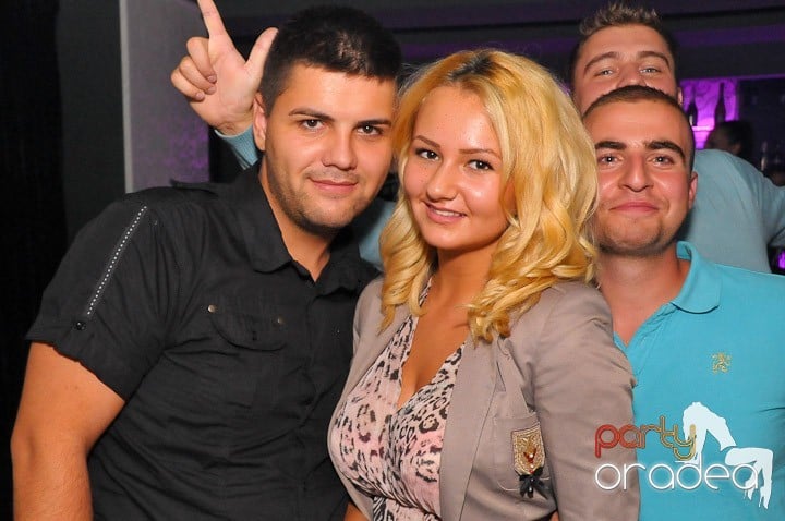 Petrecere în Club Life, 