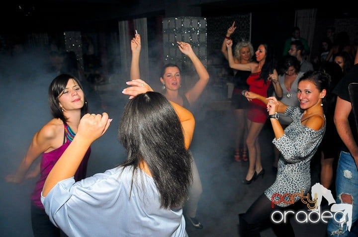 Petrecere în Club Life, 