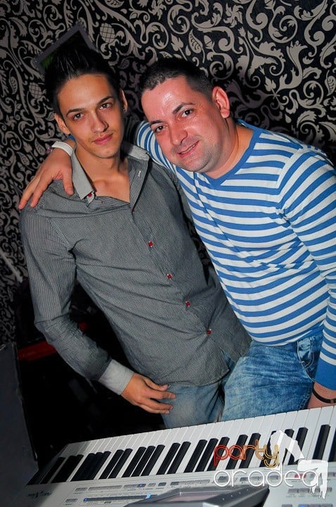 Petrecere în Club Life, 