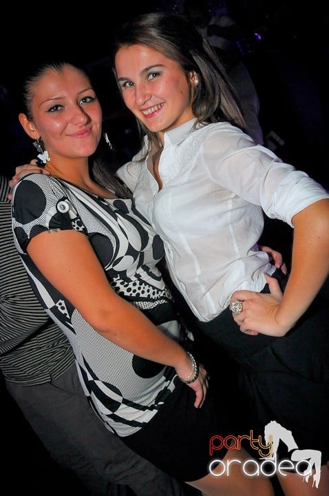 Petrecere în Club Life, 