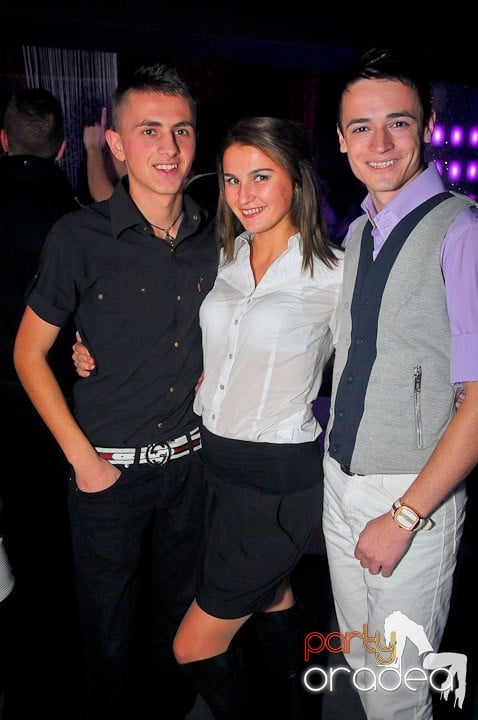 Petrecere în Club Life, 