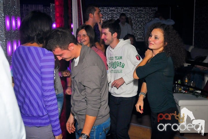 Petrecere în Club Life, 