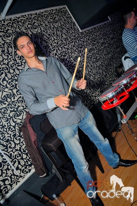 Petrecere în Club Life, 