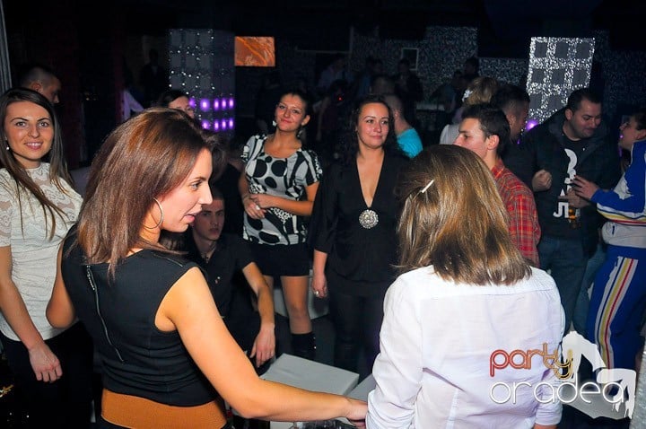 Petrecere în Club Life, 