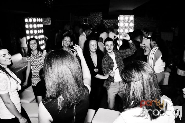 Petrecere în Club Life, 
