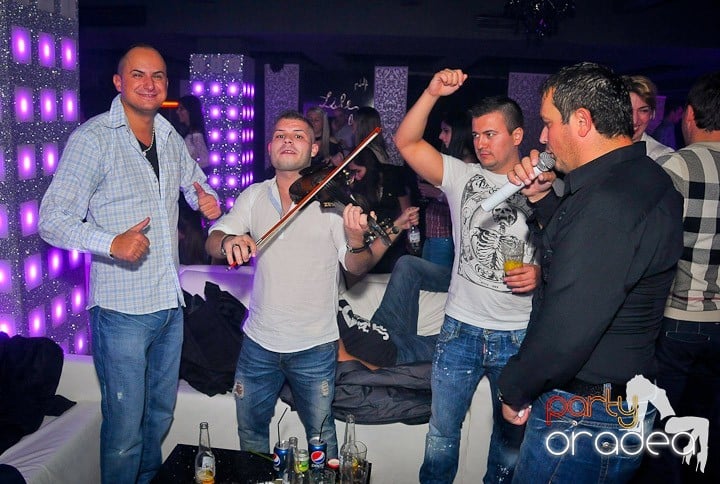 Petrecere în Club Life, 
