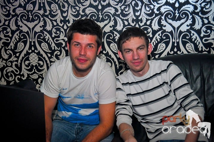 Petrecere în Club Life, 