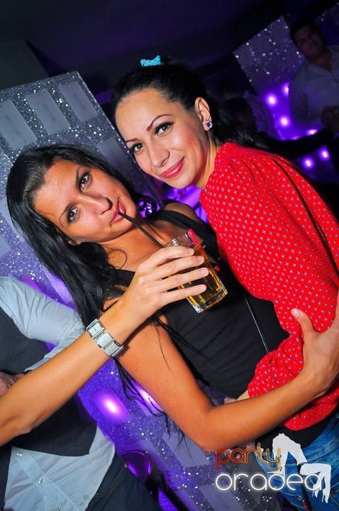 Petrecere în Club Life, 