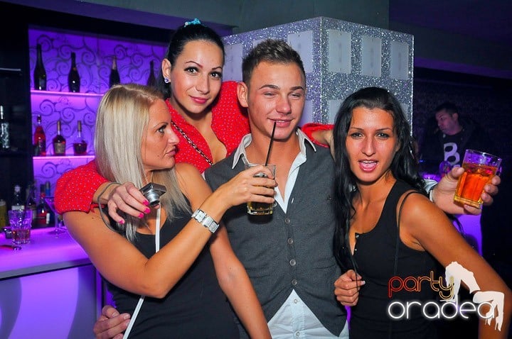 Petrecere în Club Life, 