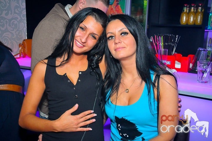 Petrecere în Club Life, 