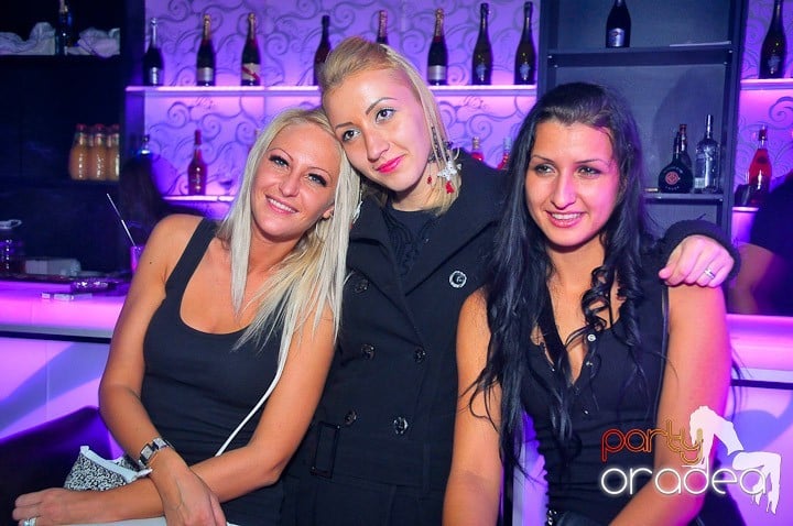 Petrecere în Club Life, 