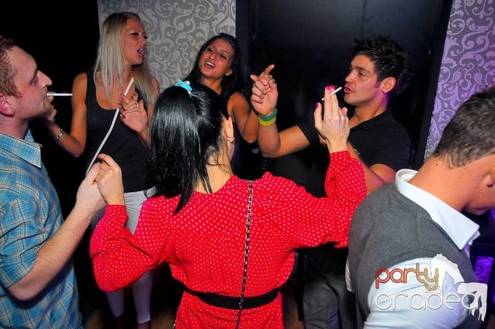 Petrecere în Club Life, 