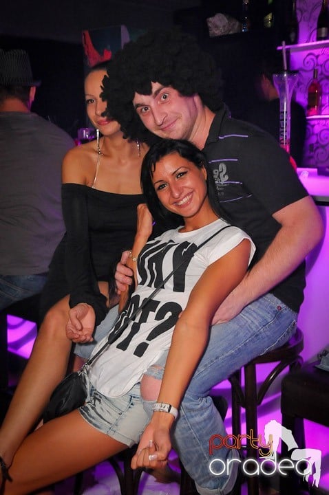 Petrecere în Club Life, 