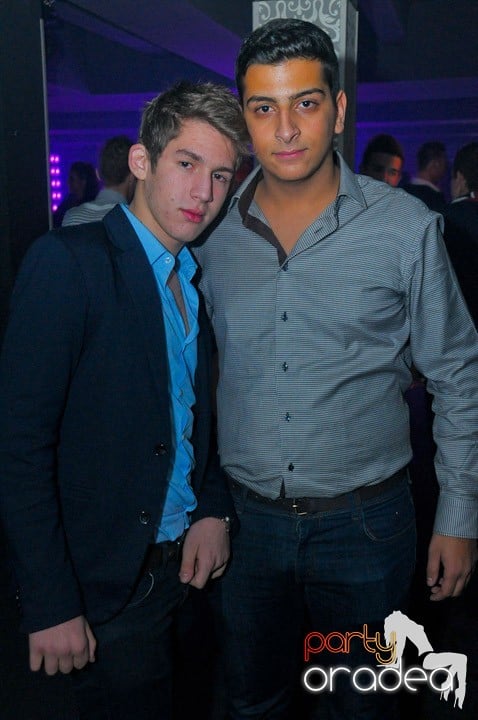 Petrecere în Club Life, 