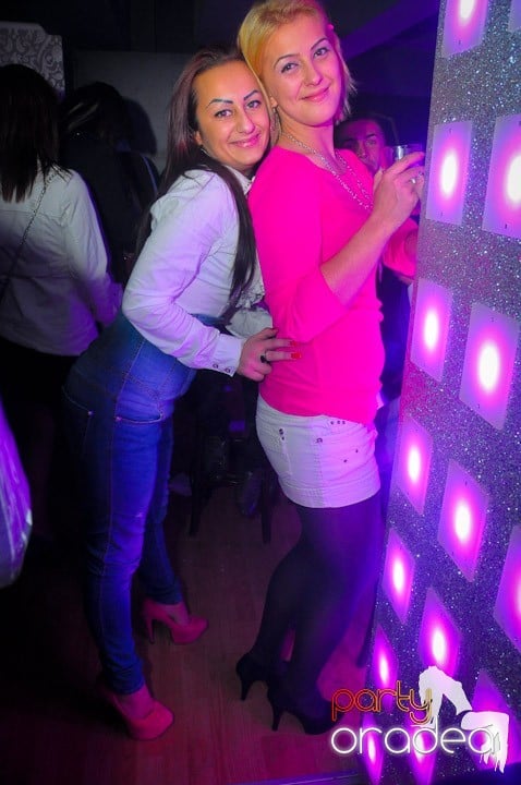 Petrecere în Club Life, 