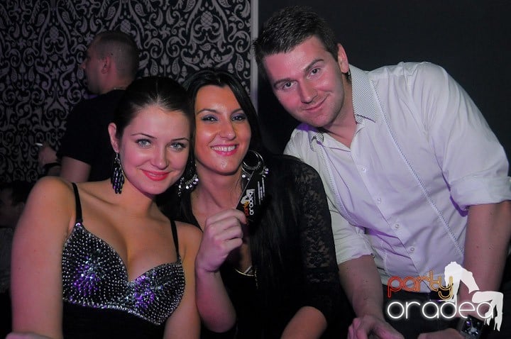 Petrecere în Club Life, 