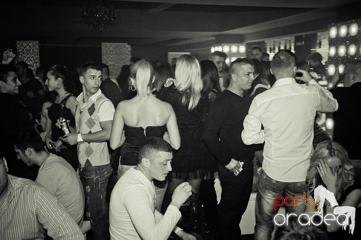 Petrecere în Club Life, 