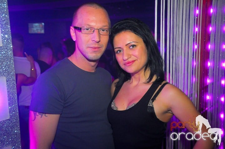 Petrecere în Club Life, 