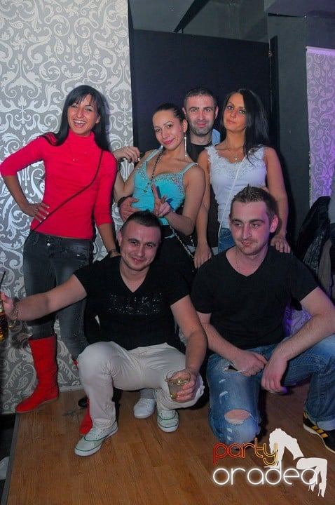 Petrecere în Club Life, 