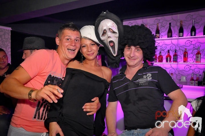 Petrecere în Club Life, 