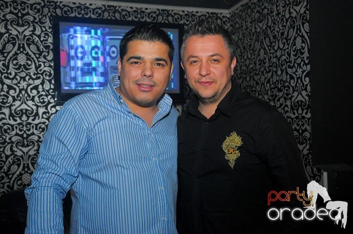 Petrecere în Club Life, 