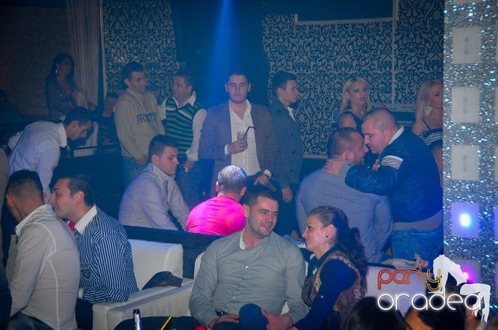 Petrecere în Club Life, 