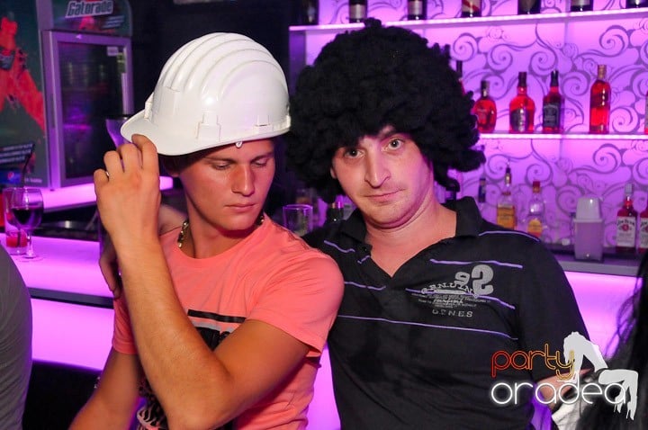 Petrecere în Club Life, 