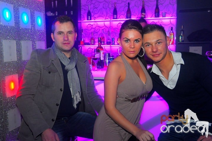 Petrecere în Club Life, 