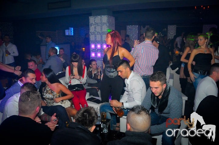 Petrecere în Club Life, 
