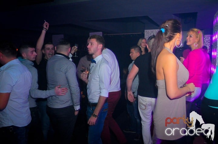 Petrecere în Club Life, 