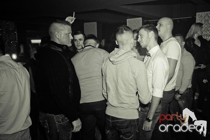 Petrecere în Club Life, 