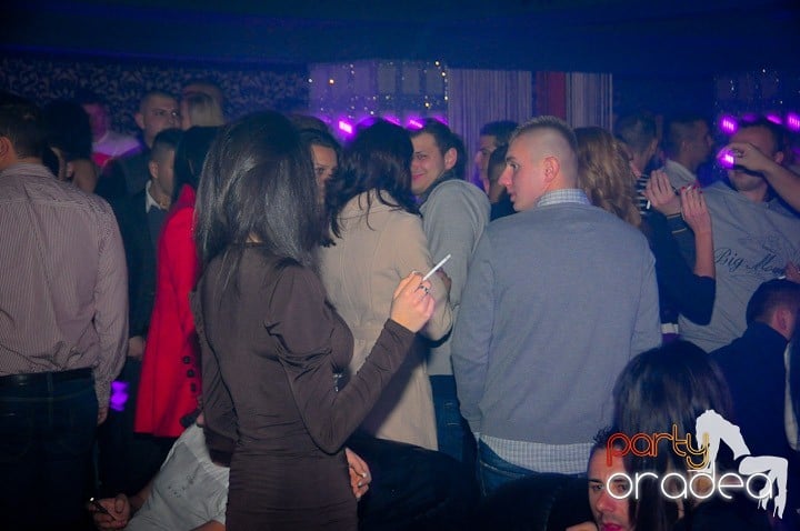 Petrecere în Club Life, 