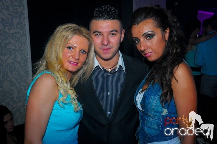 Petrecere în Club Life, 