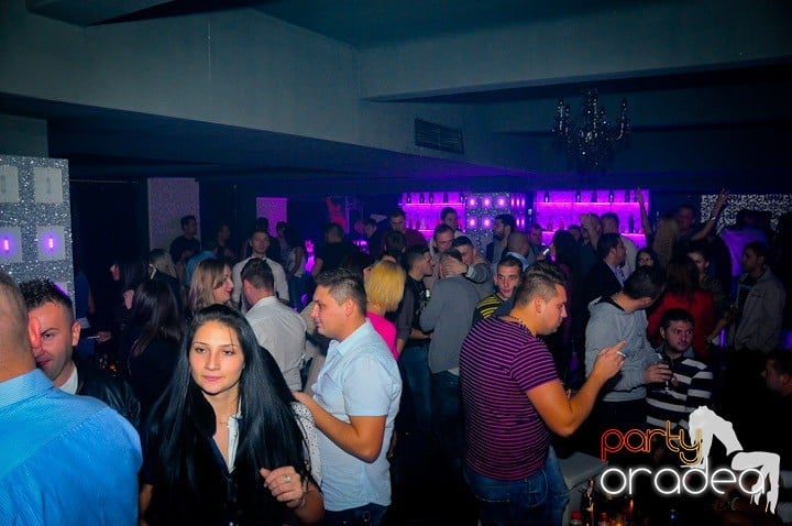 Petrecere în Club Life, 