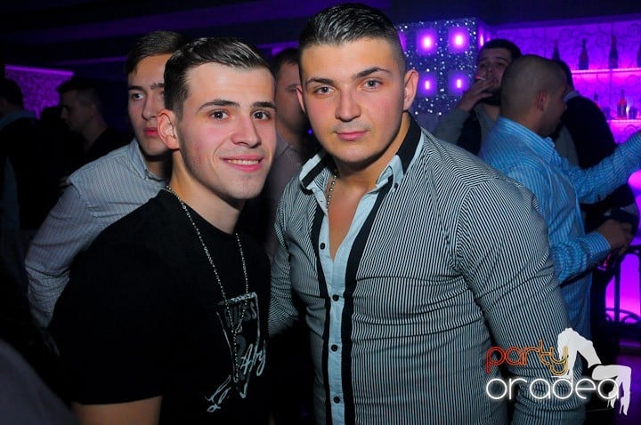 Petrecere în Club Life, 