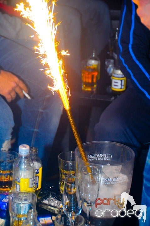 Petrecere în Club Life, 