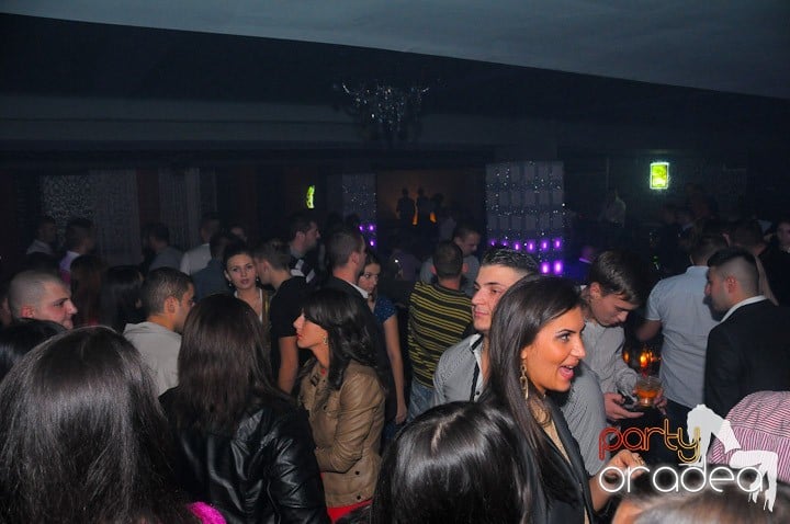 Petrecere în Club Life, 