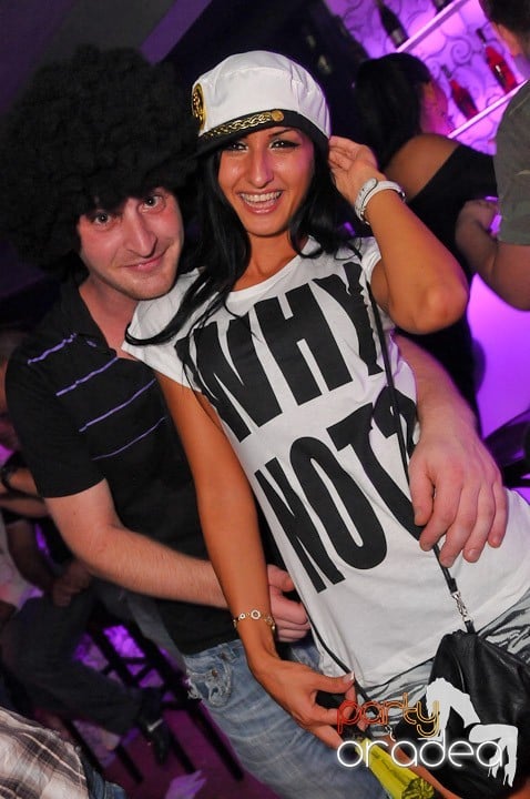 Petrecere în Club Life, 