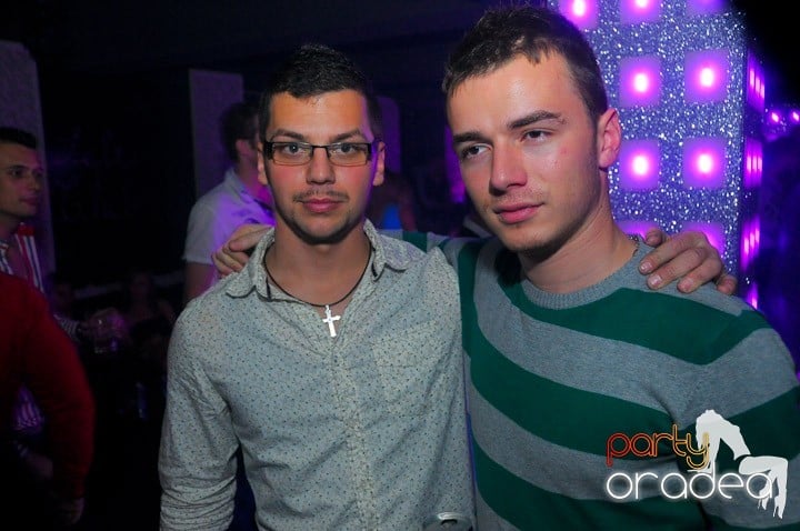 Petrecere în Club Life, 