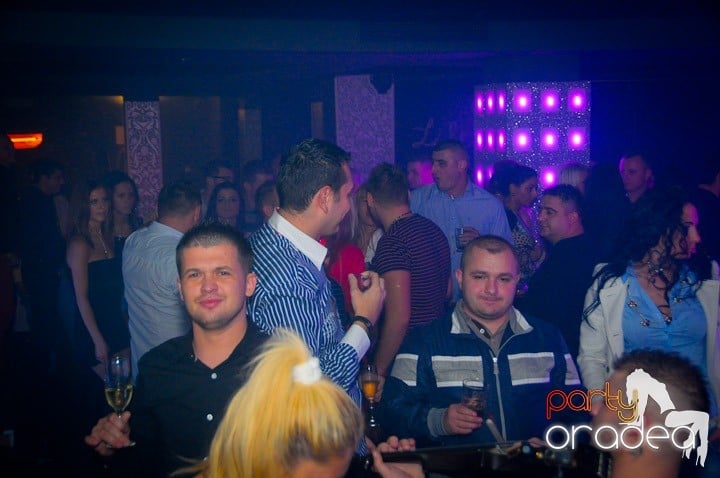Petrecere în Club Life, 