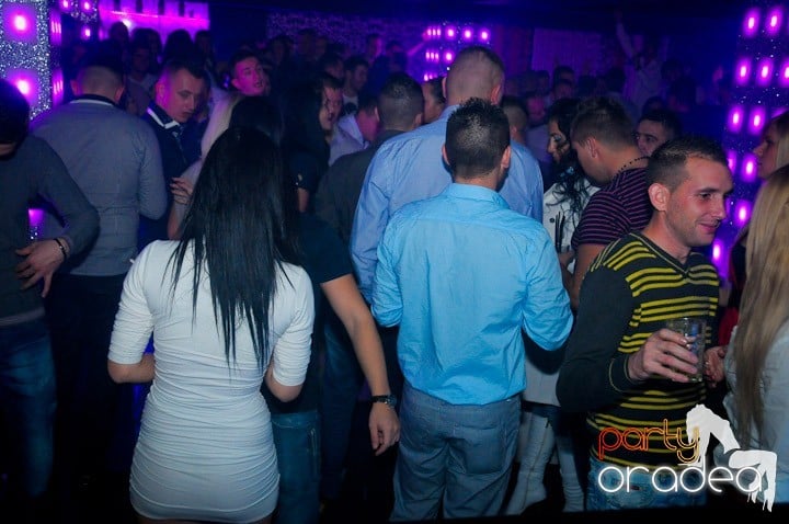 Petrecere în Club Life, 