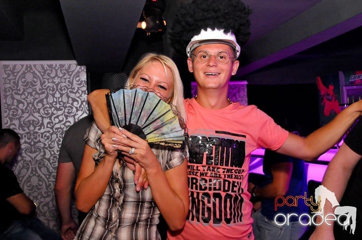 Petrecere în Club Life, 