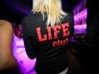 Petrecere în Club Life