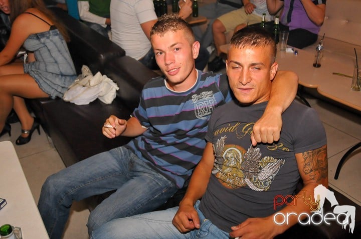 Petrecere în Club Rio, 