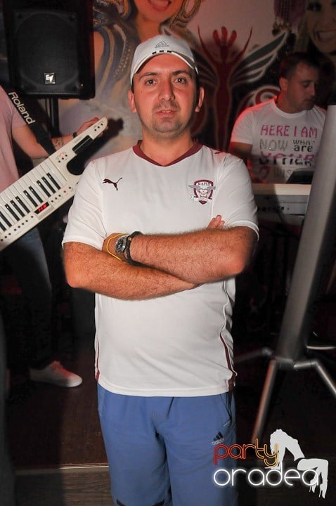 Petrecere în Club Rio, 