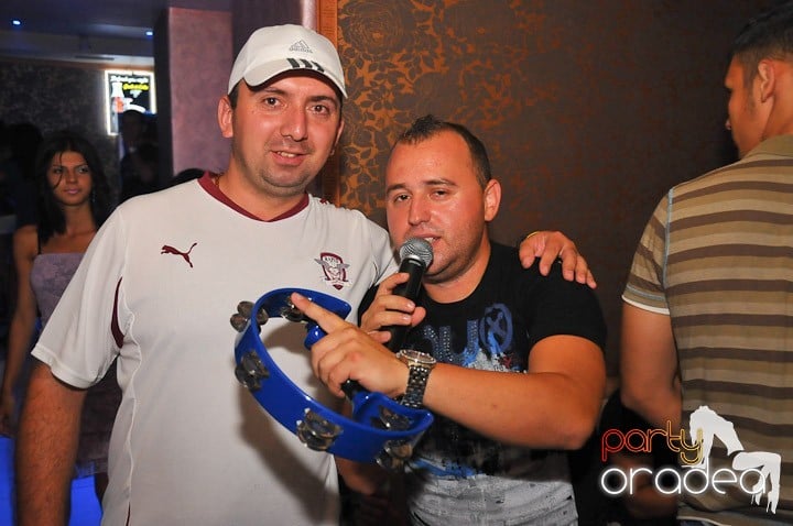 Petrecere în Club Rio, 