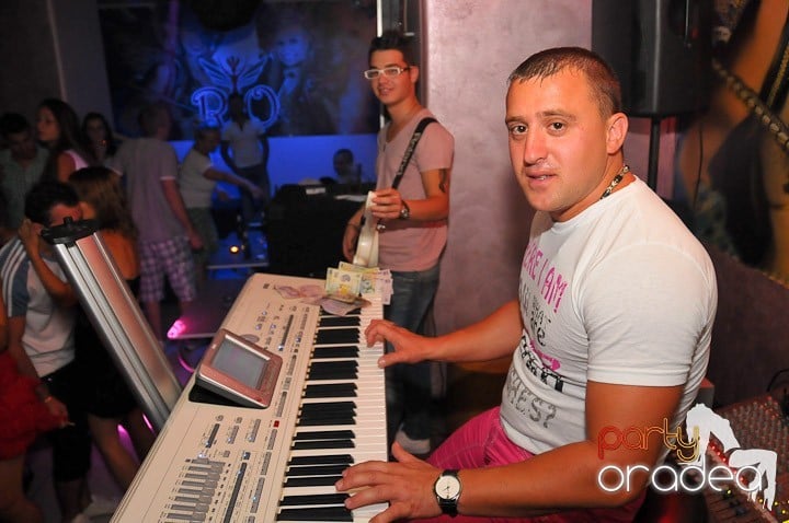 Petrecere în Club Rio, 